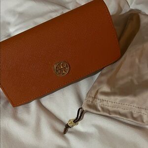 Tory sunglasses case and dust bag. NWOT in pristine condition